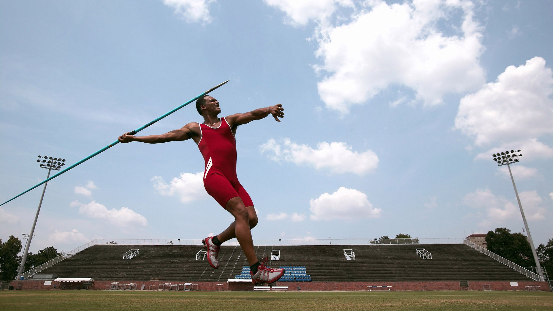 观众们将在足球比赛中看到怎样的精彩表演？，观众看足球比赛写具体